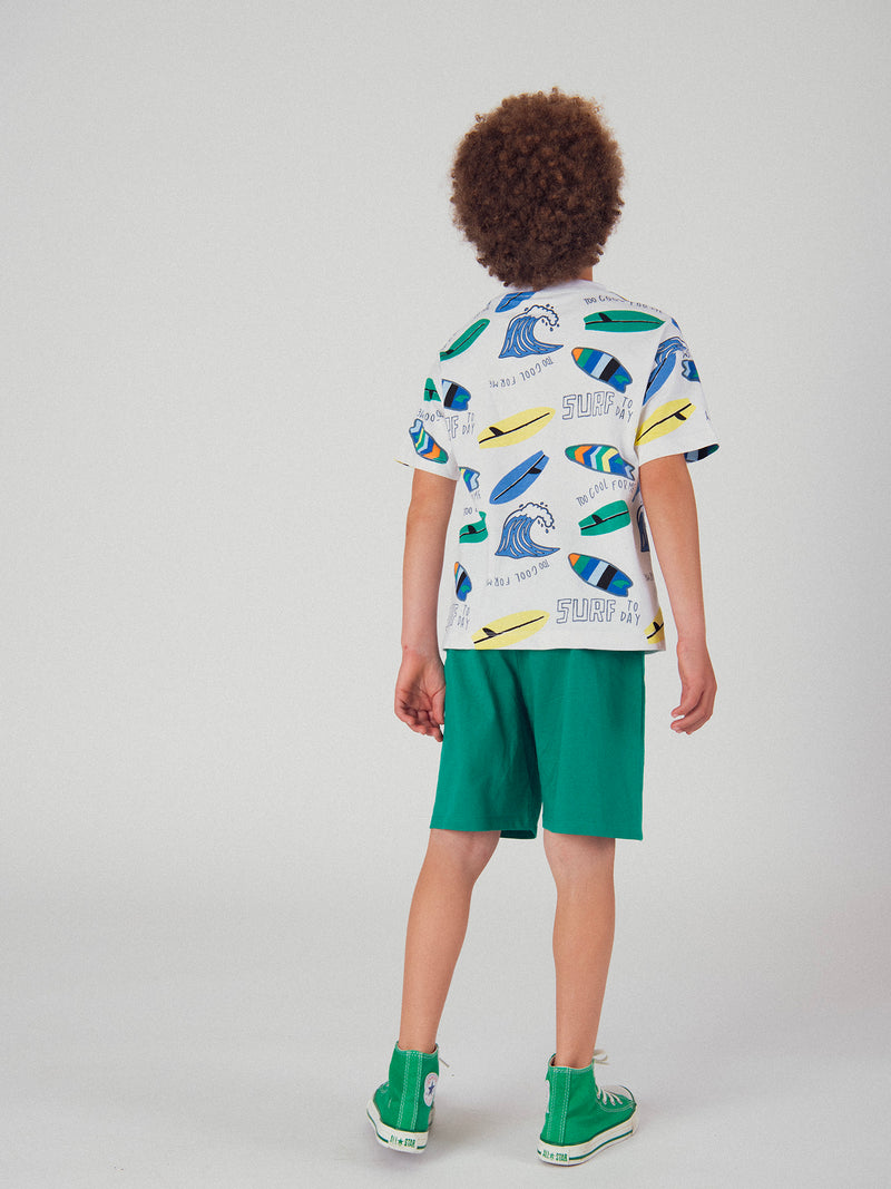 Weißes T-Shirt und grünes Shorts Set mit Druck für Jungen