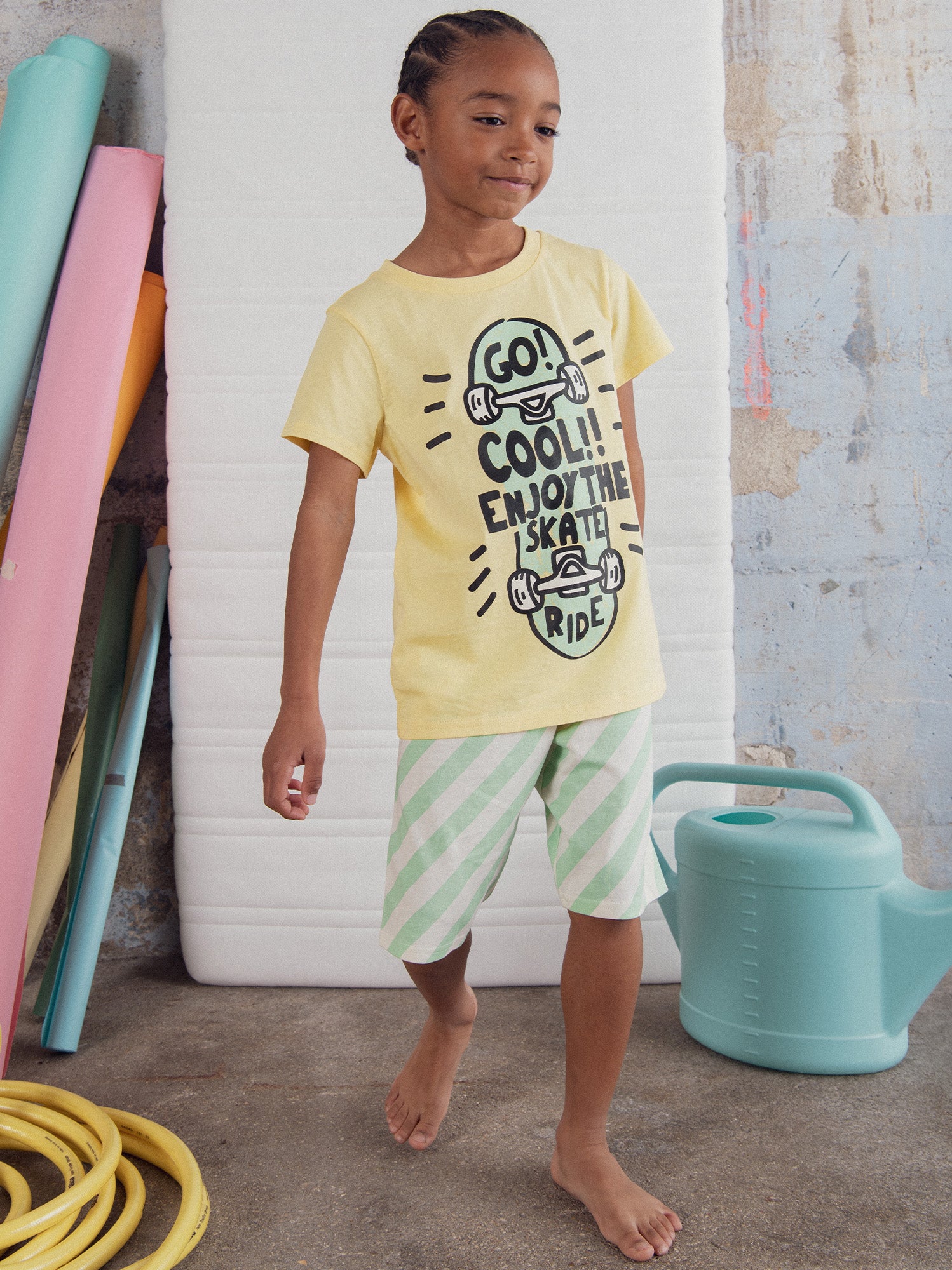 Kurzes gelbes Pyjama "Enjoy the Skate Ride" für Jungen