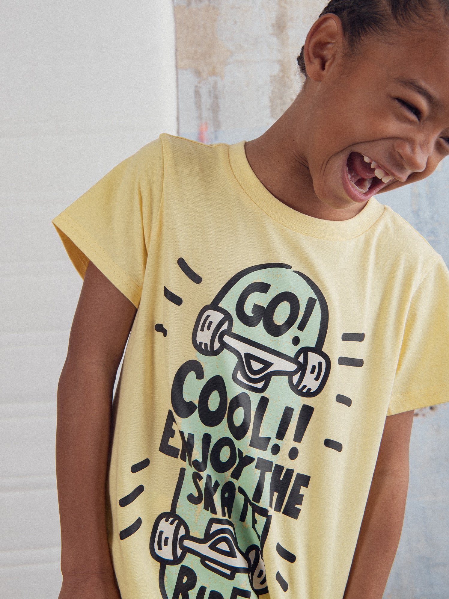 Kurzes gelbes Pyjama "Enjoy the Skate Ride" für Jungen