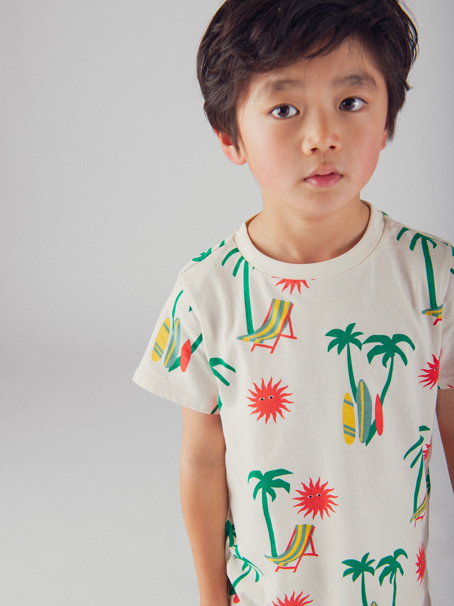 Kurzpyjama mit "Tropischer Strand"-Druck für Jungen