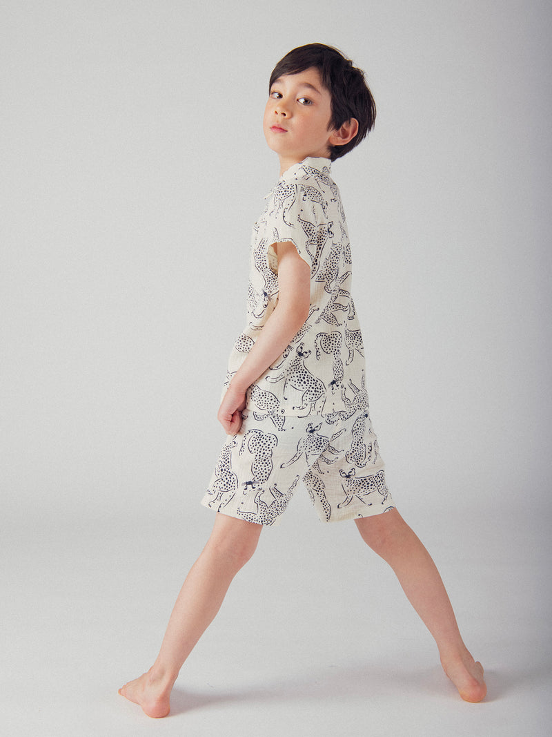 Kurzer Hemd-Pyjama mit "Blaue Leoparden" Druck für Jungen