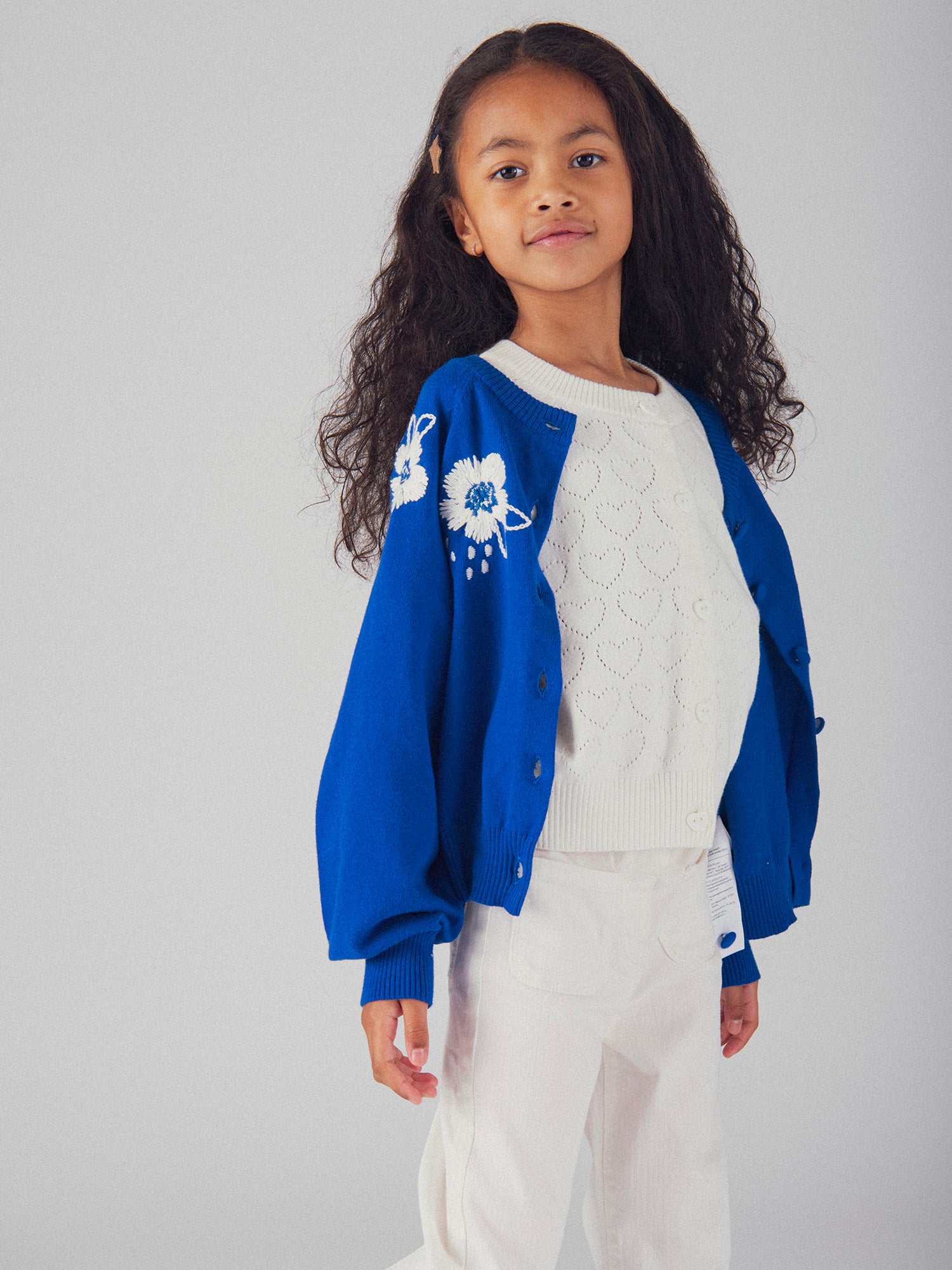 Cardigan bleu à broderie fleurs pour fille