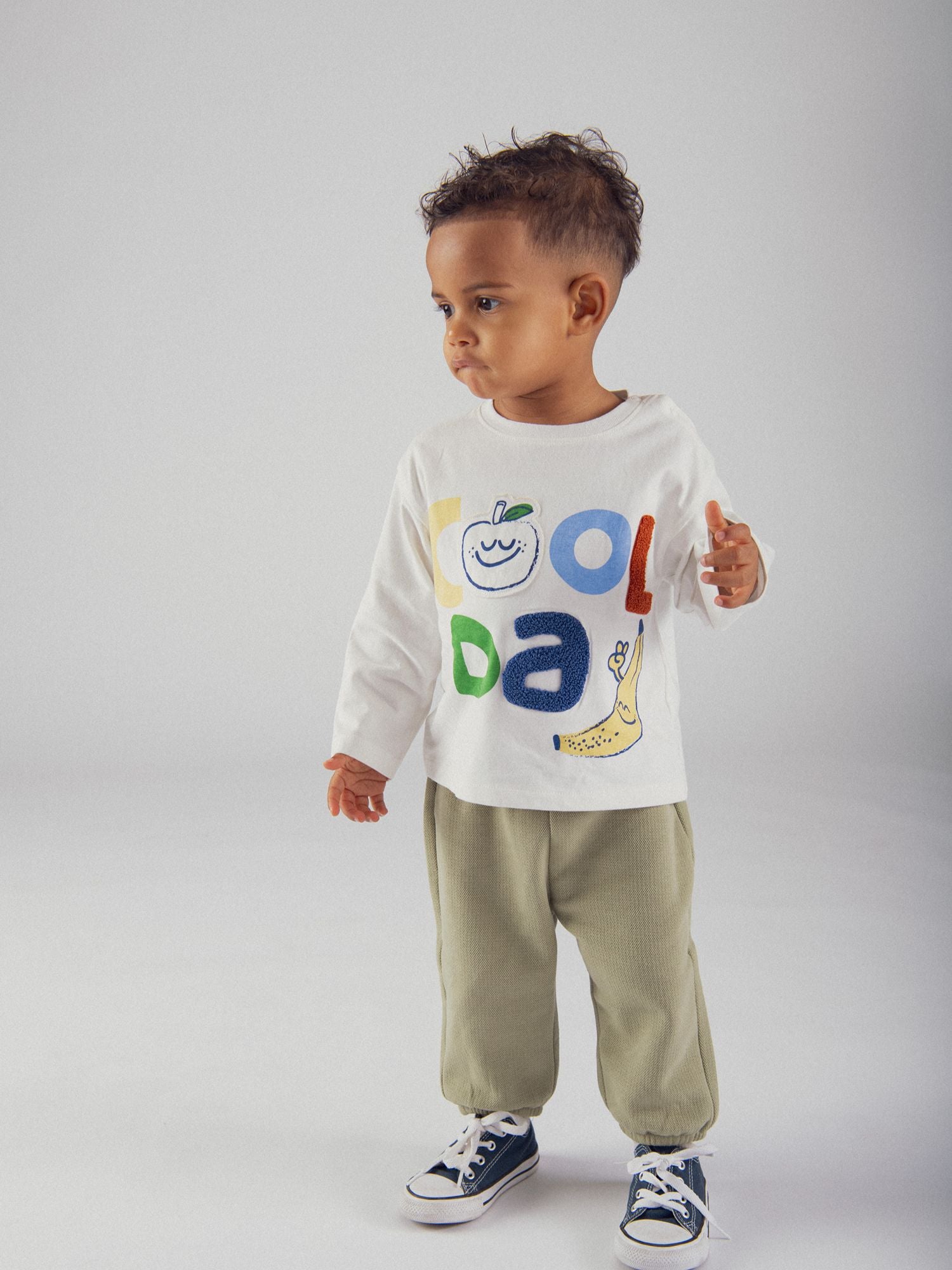 Sportliche khaki Hosen mit Tiger für Baby Jungen