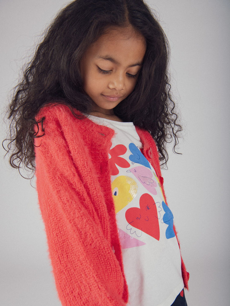 Roter Mädchen-Cardigan mit Herzknöpfen