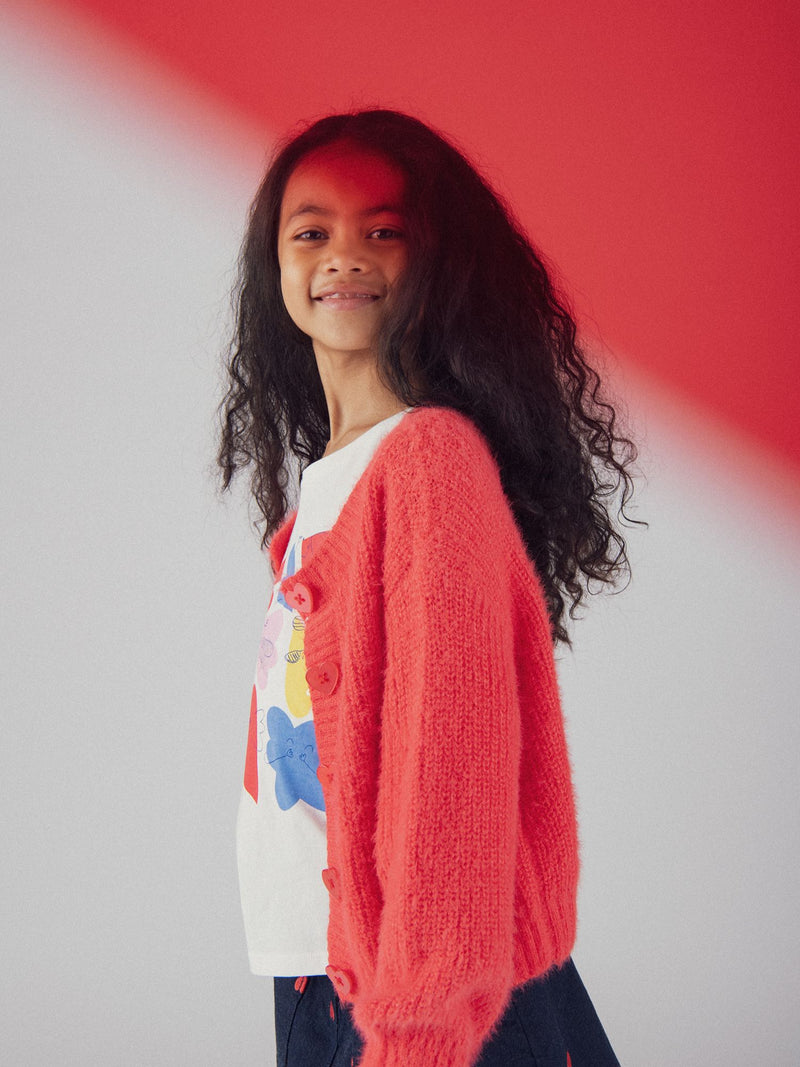 Roter Mädchen-Cardigan mit Herzknöpfen