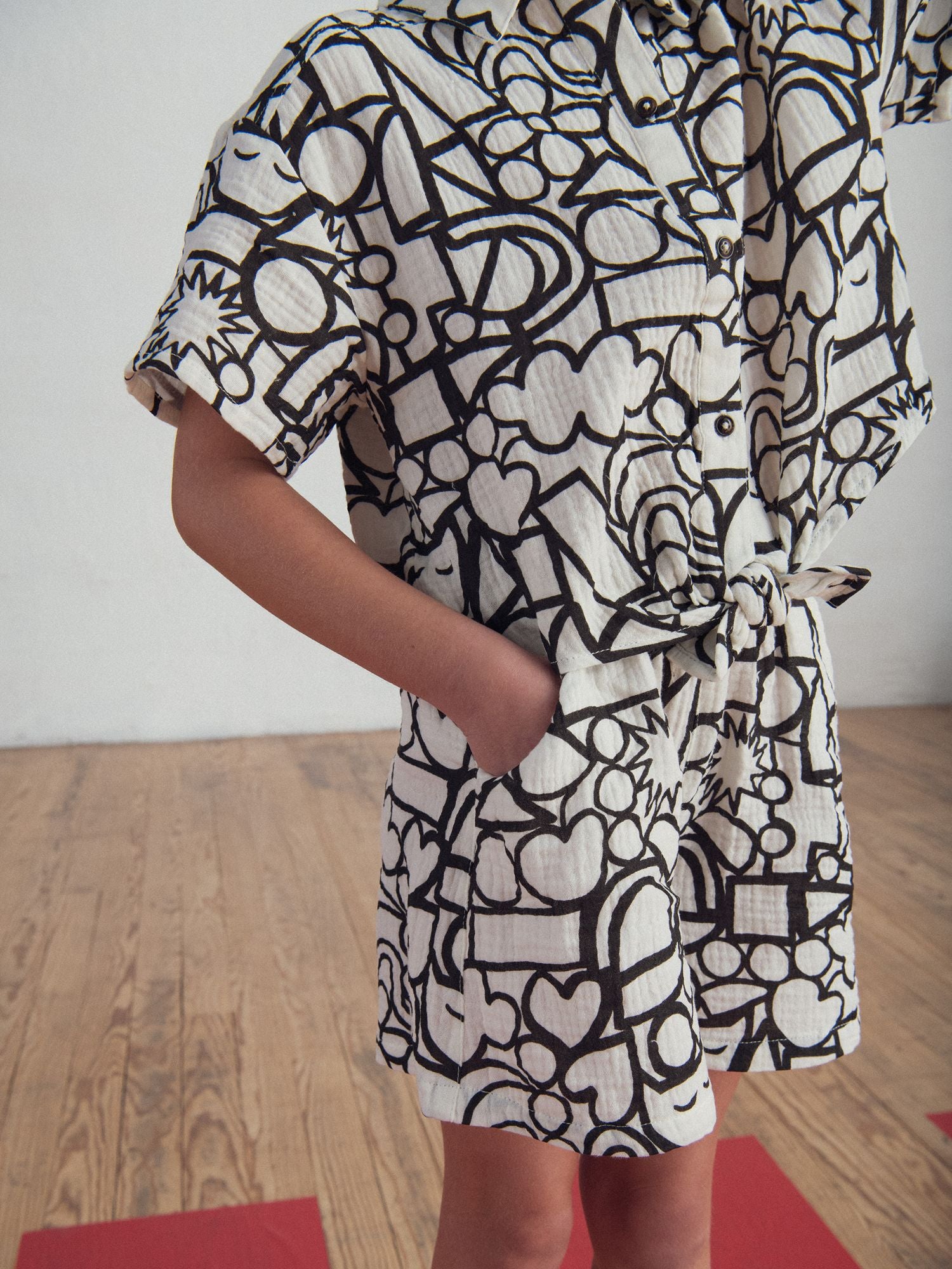 Short écru à imprimé graphique pour fille