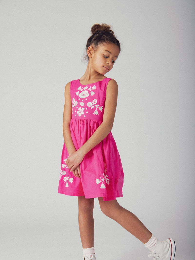 Rosa Kleid mit Blumenstickerei für Mädchen