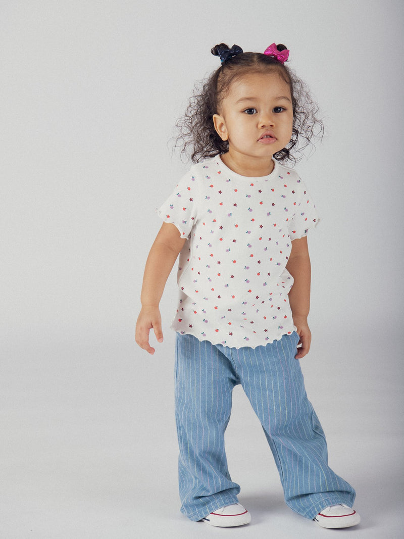 Weißes T-Shirt mit kurzen Ärmeln und floralem Allover-Druck für Babymädchen