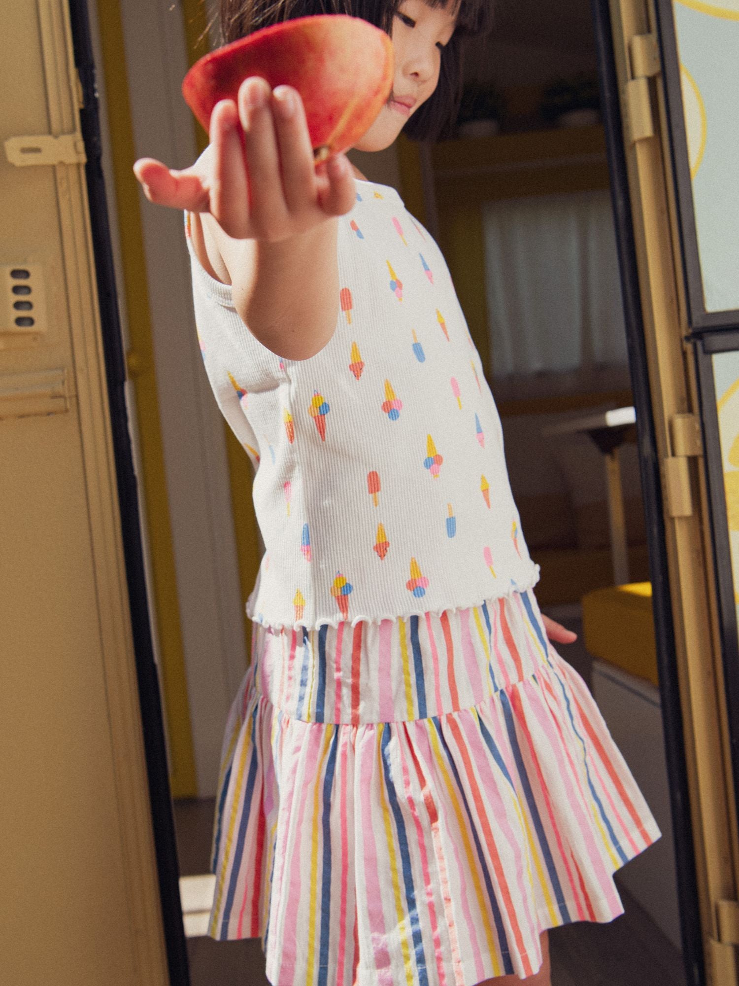 Ecru-Rock mit integrierter Short und bunten Streifen für Mädchen