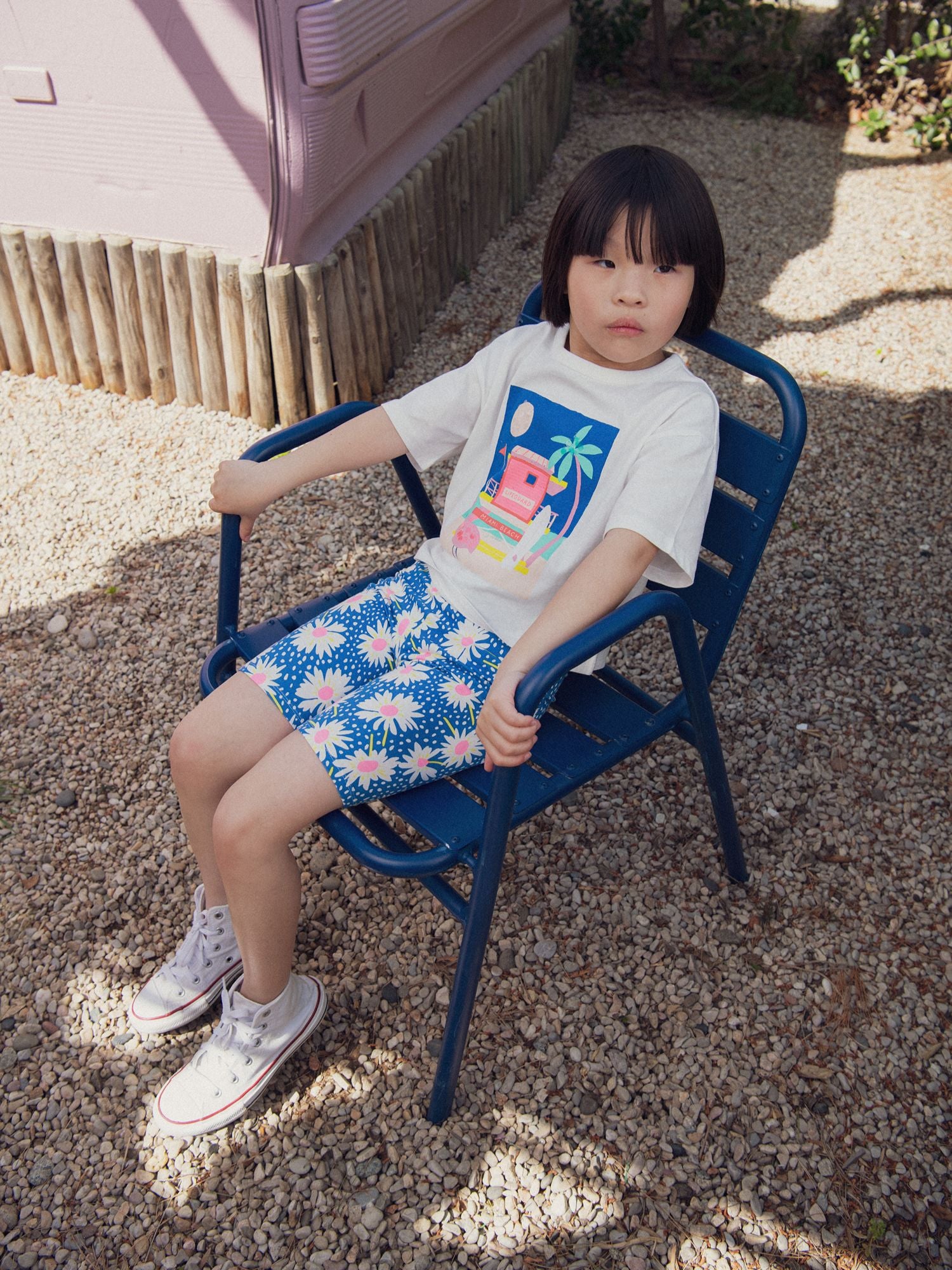 Ecru T-Shirt mit Strand-Animation für Mädchen