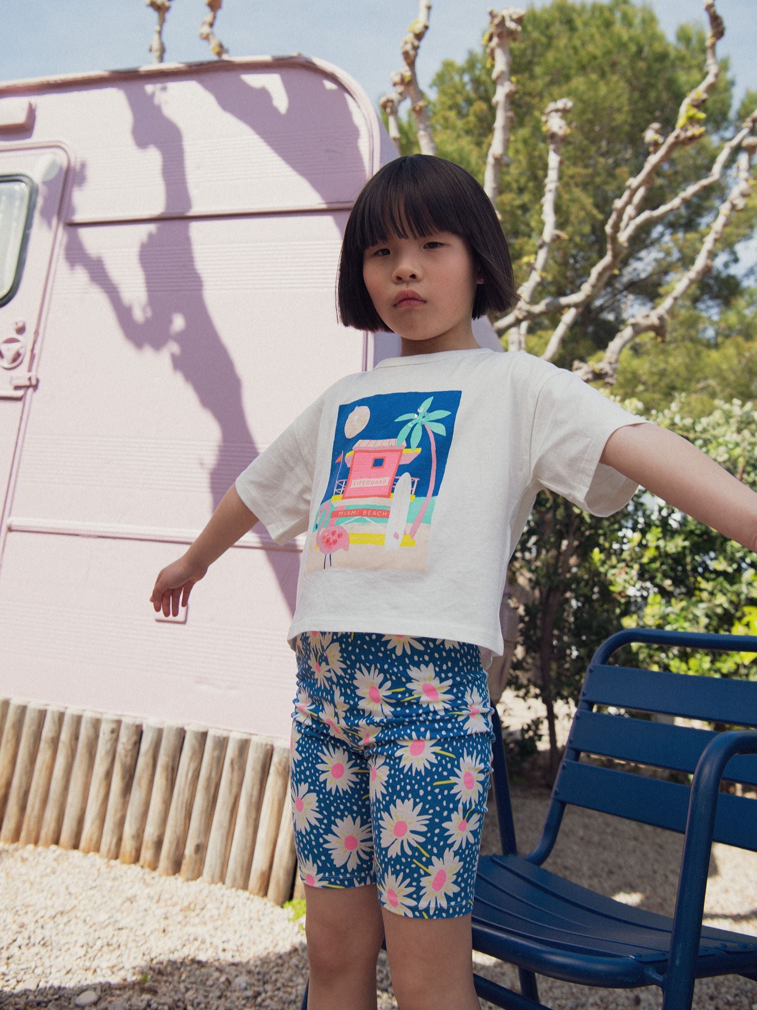 Blauer Blumenshorts für Mädchen