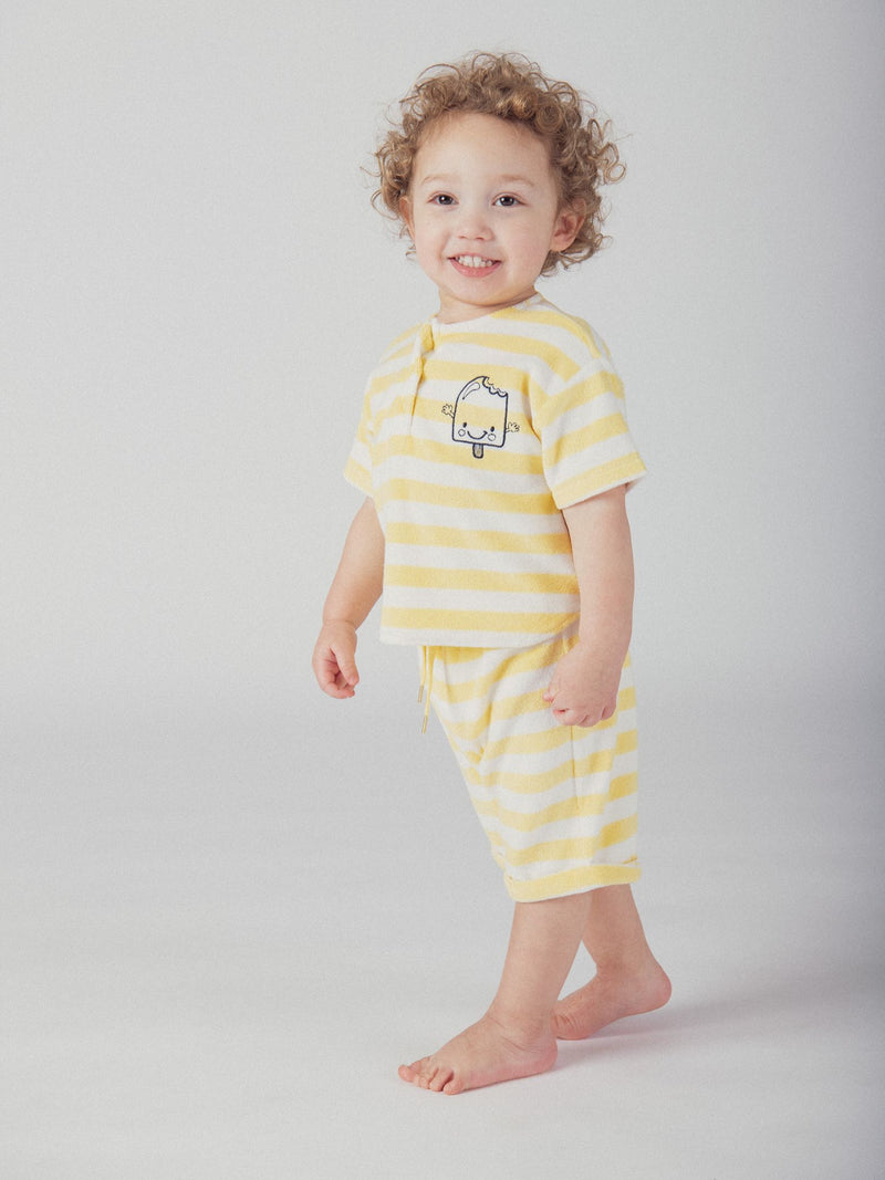 Gestreiftes T-Shirt- und Shorts-Set in Gelb für Jungen