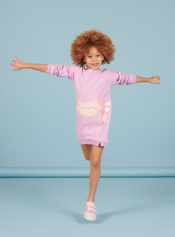 Kind Mädchen parmesanfarbenes Pulloverkleid mit Fantasiemotiv NAMOROB2 / 22S901N1ROB320